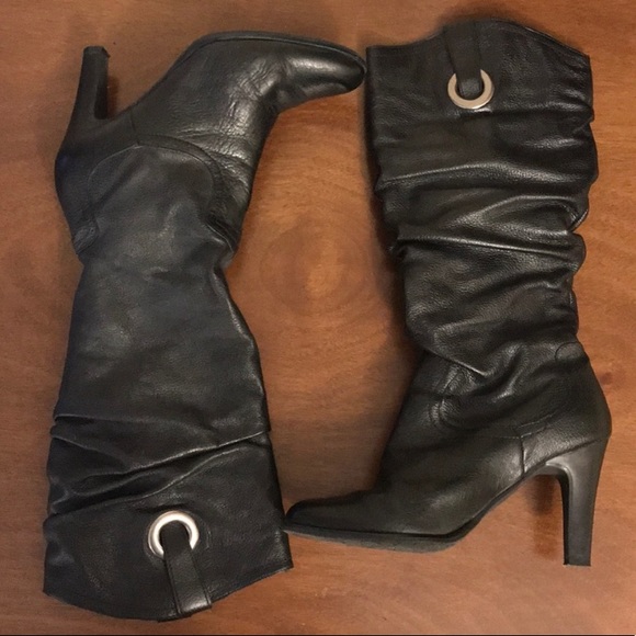 Black leather heeled boots - Picture 2 of 7